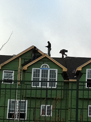 Men with no fall protection in Mass Men with no fall protection in Mass